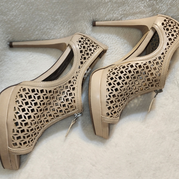 Shoes - Picture 4 of 4